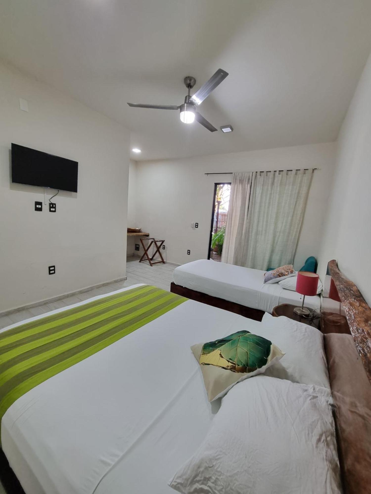 Hotel Brisas בקאלאר מראה חיצוני תמונה