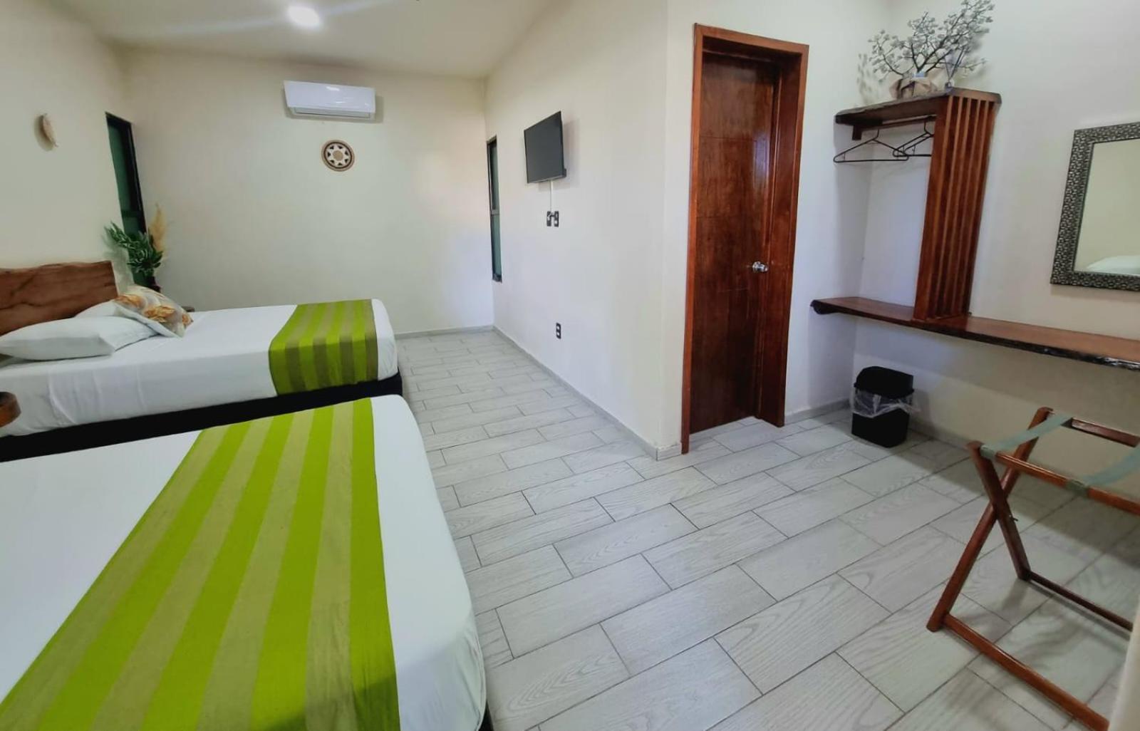 Hotel Brisas בקאלאר מראה חיצוני תמונה