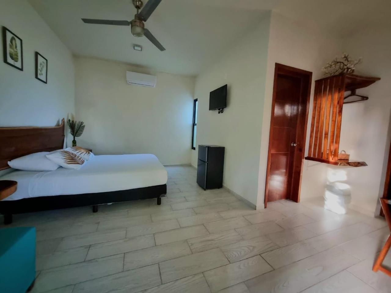 Hotel Brisas בקאלאר מראה חיצוני תמונה
